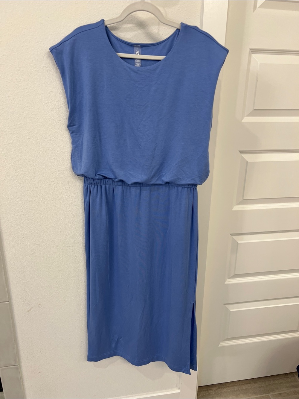 Lou & Grey Periwinkle Sleeveless Blouson Midi Dress